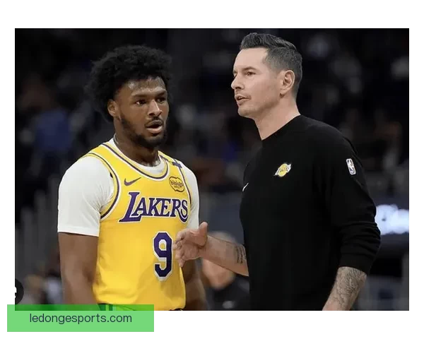 雷迪克：球队防守逐渐提升 队员们积极适应个人定位并提升表现